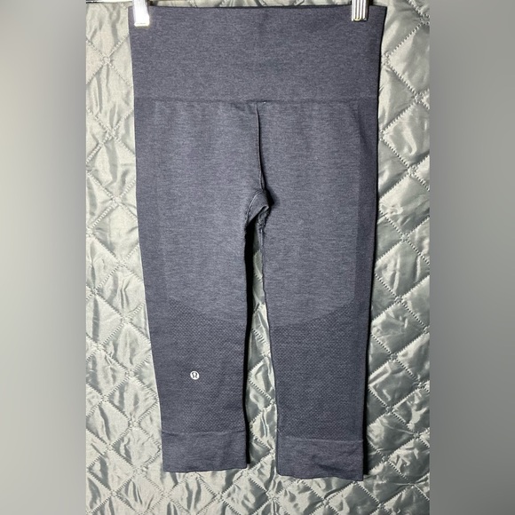 lululemon athletica flow crop Leggings women’s purple compression short athletic - Picture 3 of 6